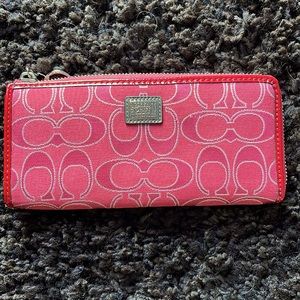 NWOT Coach Signature Jacquard L-Zip Accordion Wallet